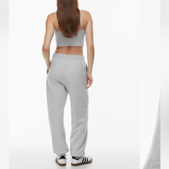 Aritzia TNA cozy fleece boyfriend joggers in grey - Picture 7 of 12